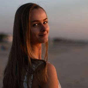 Meet your Posher, Caitlin